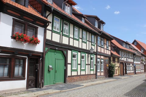 Property building, Neighbourhood