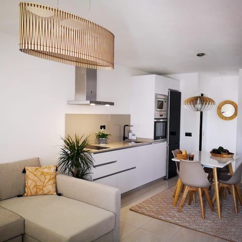 Kitchen or kitchenette, Living room, Seating area, Dining area, minibar, pet friendly, stove