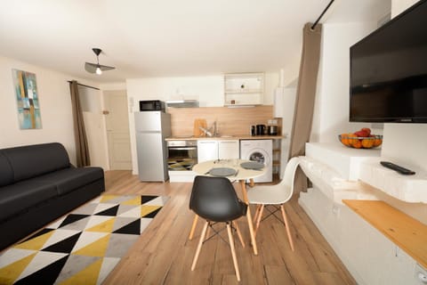TV and multimedia, Kitchen or kitchenette, Living room, Dining area