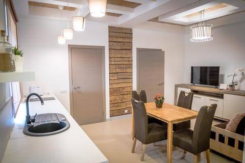 TV and multimedia, Living room, Dining area