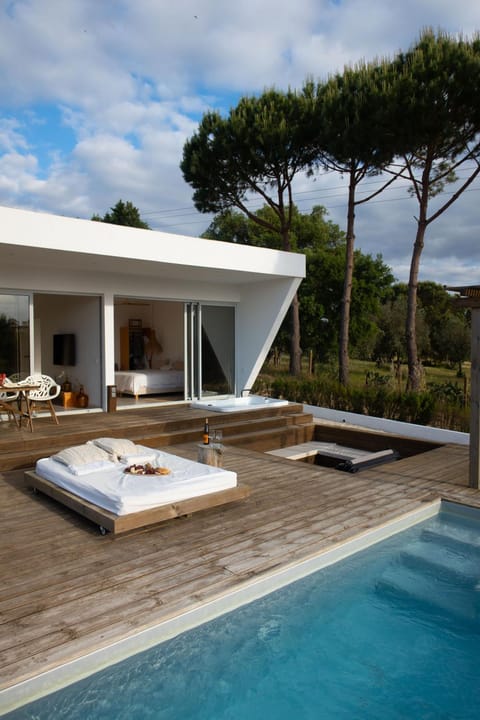 Property building, Day, Pool view, Swimming pool