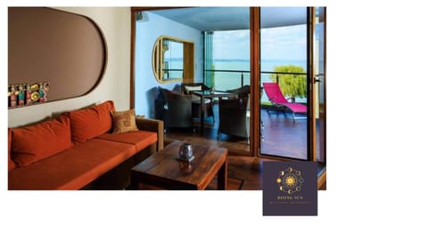 Living room, Lake view