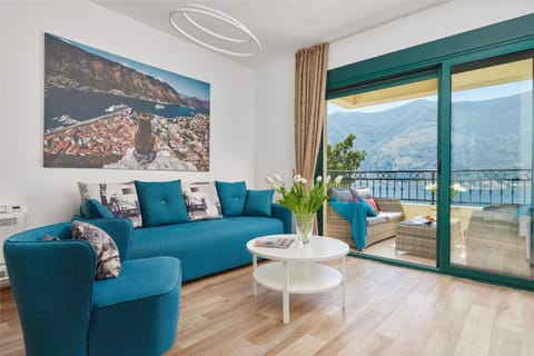 View (from property/room), Balcony/Terrace, Living room