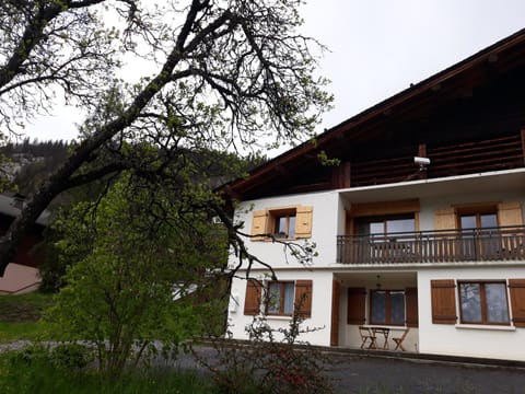 Les Granges 2 chambres et terrasse au soleil Apartment in La Clusaz