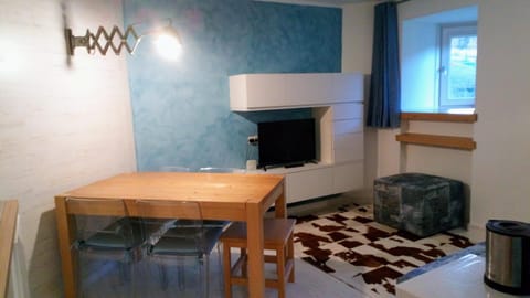 TV and multimedia, Living room, Seating area, Dining area, internet, minibar