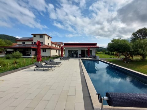 Property building, Day, Natural landscape, Balcony/Terrace, Mountain view, Pool view, Swimming pool, sunbed