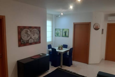 Casetta Emma, trilocale Elmas, areoporto elegante silenzioso Apartment in Sardinia