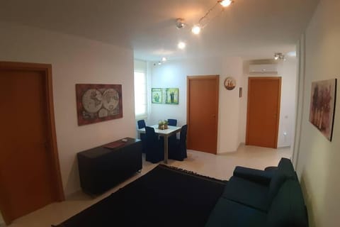 Casetta Emma, trilocale Elmas, areoporto elegante silenzioso Apartment in Sardinia