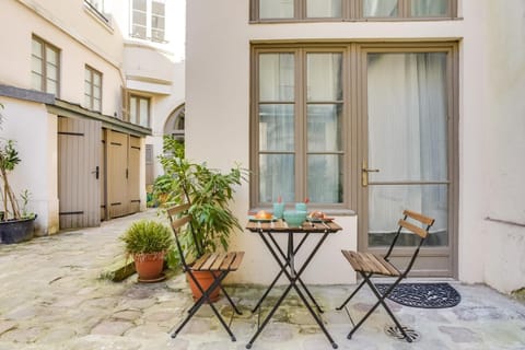 Property building, Patio, Facade/entrance