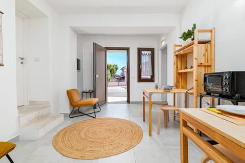 Seating area, Breakfast