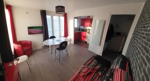 Communal lounge/ TV room, TV and multimedia, Living room, Dining area