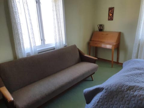 Bed, Seating area, Bedroom