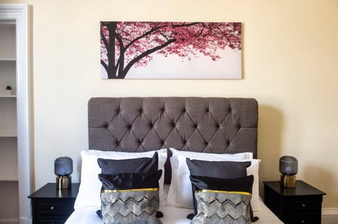 Stunning 5 bedroom apt, close to city centre, SEC, Hydro and motorway Apartment in Glasgow