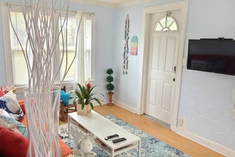 Lake Worth Beach Paradise Cove Cottage 2-1Bedroom House in Lake Worth