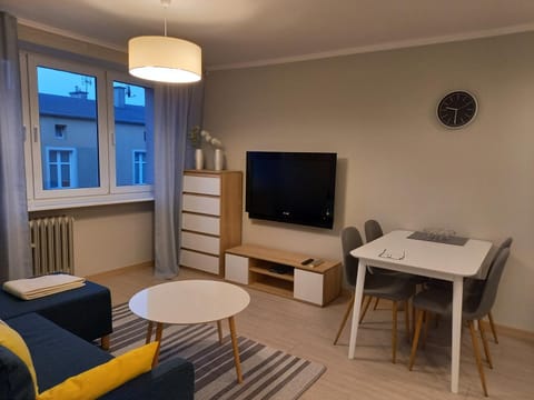 Communal lounge/ TV room, TV and multimedia, Seating area, Evening entertainment