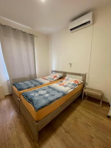 Bed, Photo of the whole room, Bedroom, air conditioner
