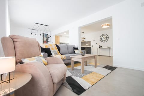 Living room, Photo of the whole room, Seating area