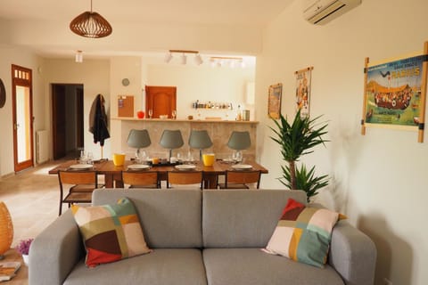 Living room, Seating area, Dining area