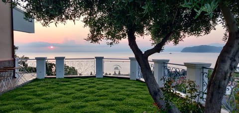 Garden, View (from property/room), Garden view, Sea view, Sunrise