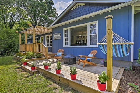 Family-Friendly Escape about 6 Mi to City Center! House in Chattanooga