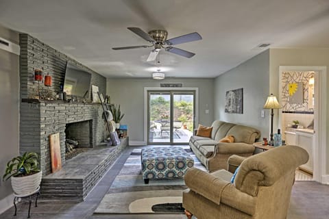 Family-Friendly Escape about 6 Mi to City Center! House in Chattanooga