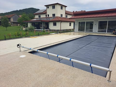 Property building, Day, Swimming pool