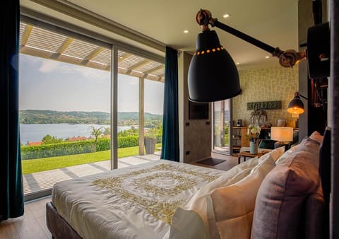 Bed, Natural landscape, View (from property/room), Photo of the whole room, Decorative detail, Bedroom, Garden view, Lake view, Mountain view