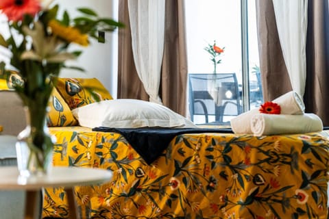 Property building, Bed, Living room, Photo of the whole room, Bedroom