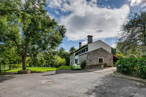 Property building, Garden view, Parking