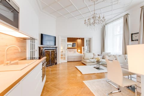 TV and multimedia, Kitchen or kitchenette, Living room