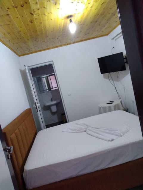 TV and multimedia, Photo of the whole room, Bedroom