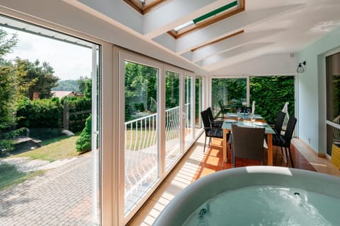 Hot Tub, Balcony/Terrace, Garden view