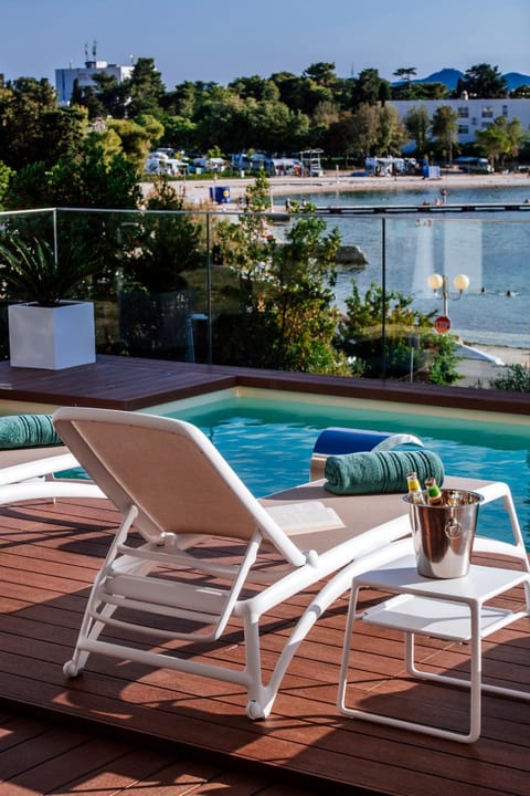 Day, View (from property/room), Balcony/Terrace, Pool view, Swimming pool, sunbed