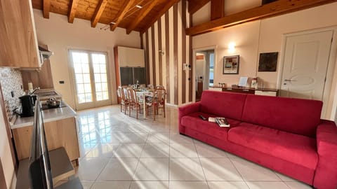 Kitchen or kitchenette, Living room, Dining area, minibar, pet friendly, toaster