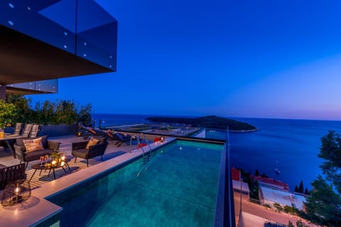 Balcony/Terrace, Sea view, Swimming pool