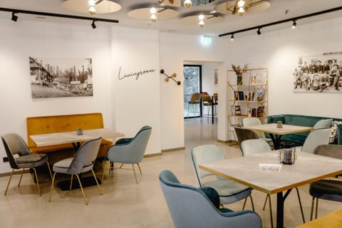 Living room, Banquet/Function facilities, Seating area, Dining area