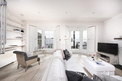 Communal lounge/ TV room, TV and multimedia, Living room, Photo of the whole room, Seating area, Evening entertainment