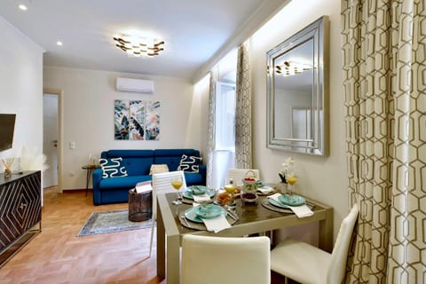 TV and multimedia, Living room, Seating area, Dining area