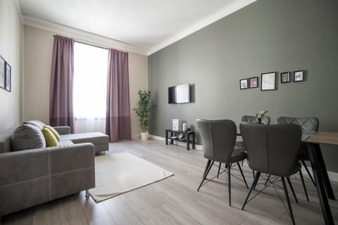 Living room, Seating area, Dining area