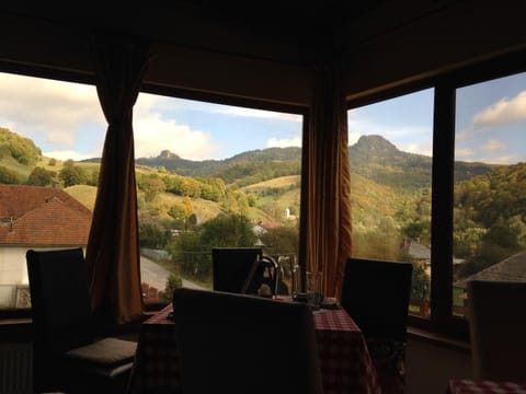 Restaurant/places to eat, Food