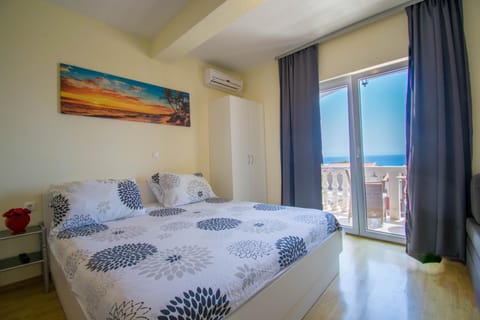 View (from property/room), Photo of the whole room, Sea view, Sea view, Quiet street view