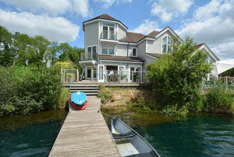 Property building, Garden, Balcony/Terrace