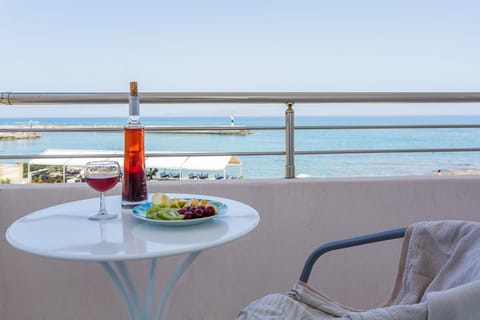 View (from property/room), Balcony/Terrace, Food and drinks, Food, Sea view, Lunch, Dinner, Drinks