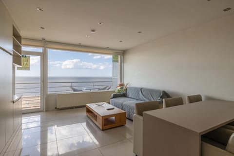 View (from property/room), Balcony/Terrace, Living room, Seating area, Food, Sea view