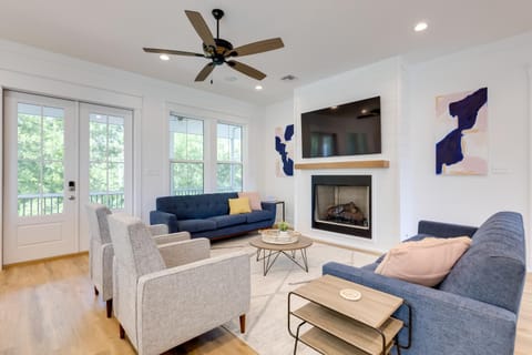 Coastal Waveland House half Block to Pub Beach House in Waveland