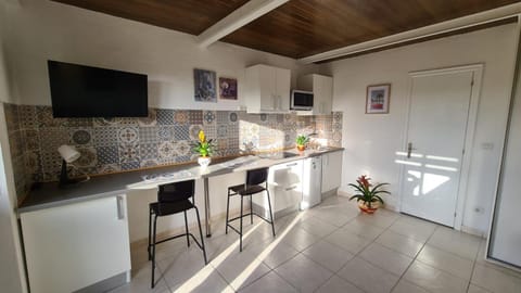 TV and multimedia, Kitchen or kitchenette, Dining area