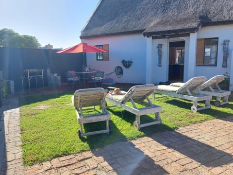 Facade/entrance, BBQ facilities, Garden, Seating area, Pets, Family, Parking