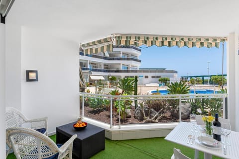 View (from property/room), Balcony/Terrace, Dining area