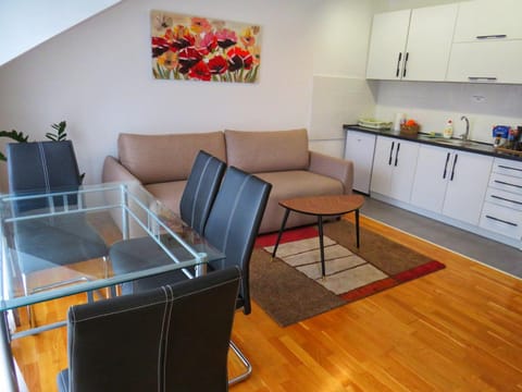 Living room, Communal kitchen