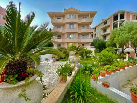 Property building, Garden, Garden view